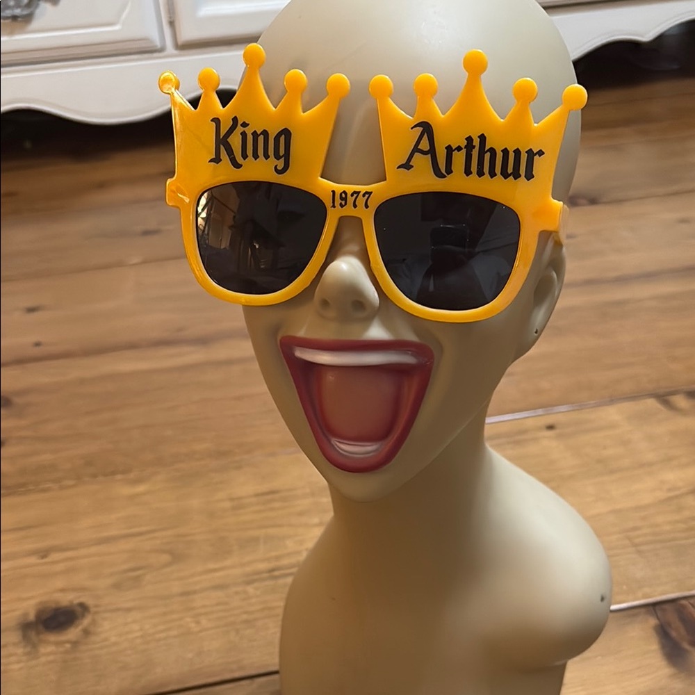 VTG King Arthur 1977 Novelty Sunglasses